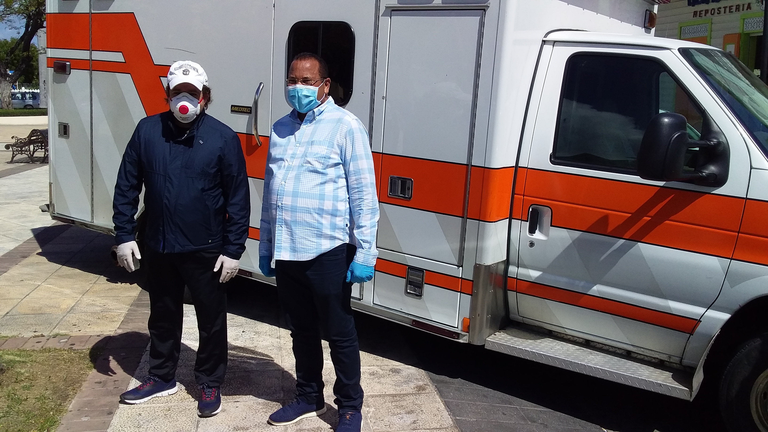 PRM y Abinader donan ambulancia al cabildo de Puerto Plata en medio del plan de emergencia para combatir COVID-19