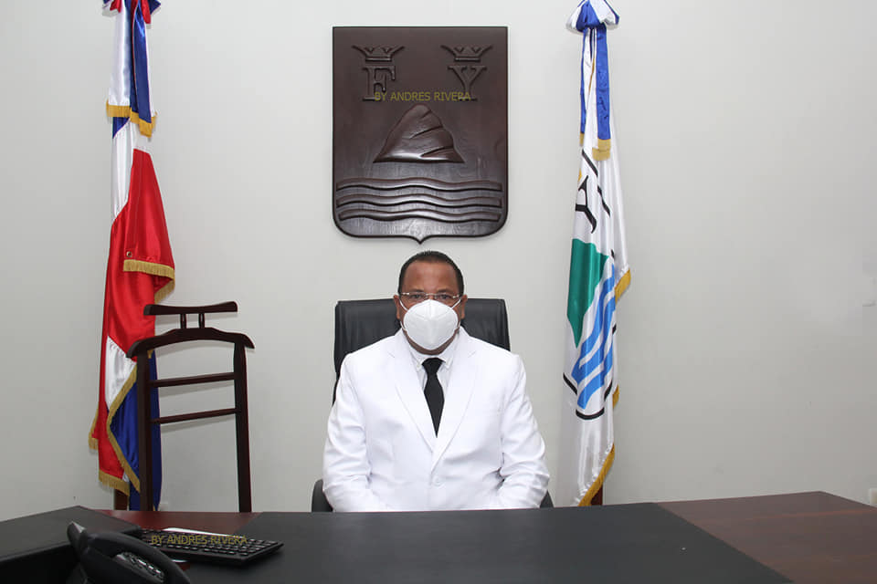 Ejecutivo municipal San Felipe de Puerto Plata repudia alarde de “poder” de dos allegados, PRM también rechaza acción