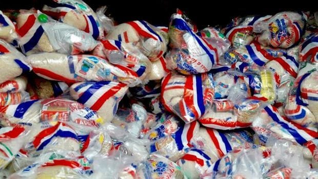 Gobernación entrega miles de raciones alimenticias crudas en sectores populares de Puerto Plata