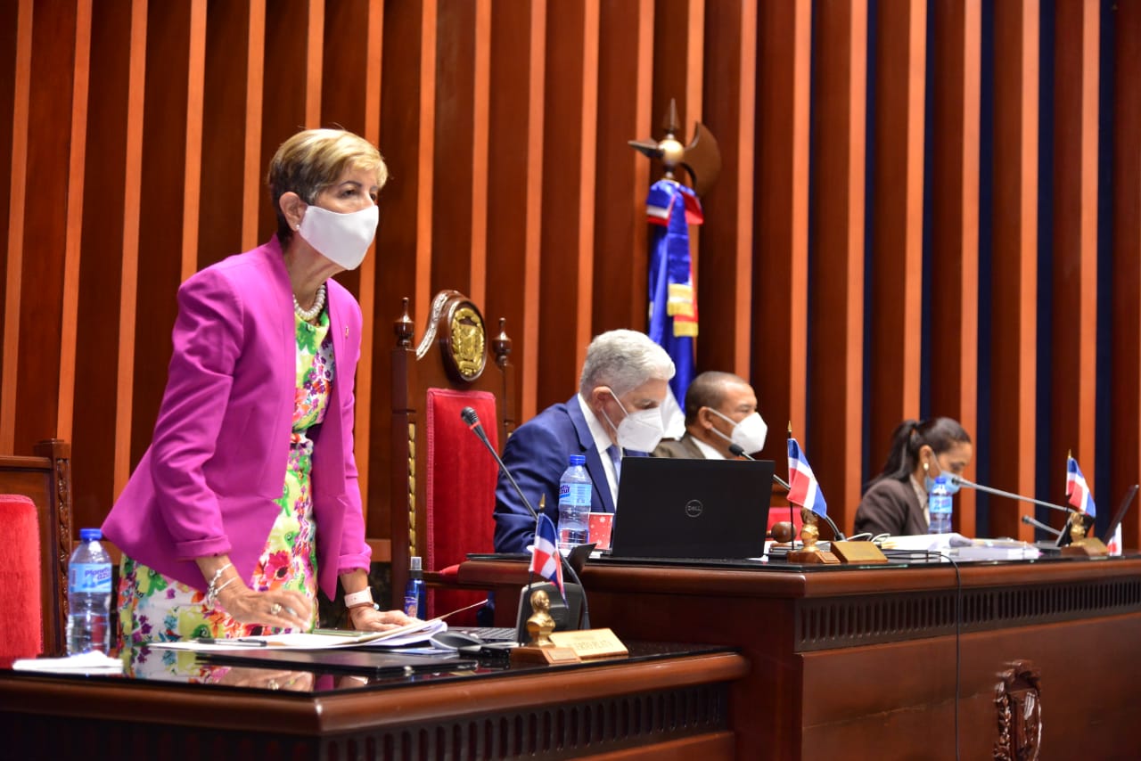 Ginette Bournigal presidirá Comisión Turismo del Senado, aboga por la protección Santuario Mamíferos Marinos de Estero Hondo