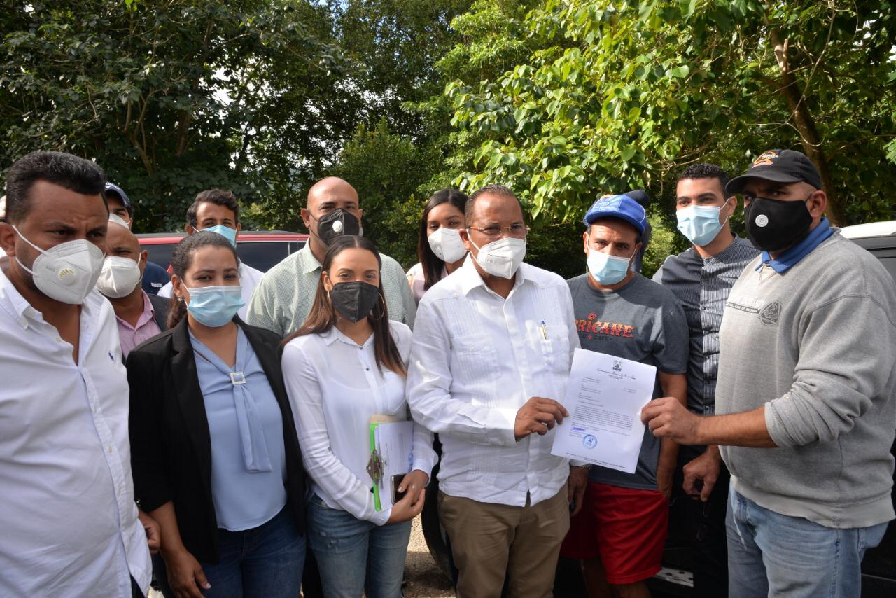 Cabildo entrega cheques para iniciar construcción 8 obras del Presupuesto Participativo en diferentes sectores San Felipe de Puerto Plata