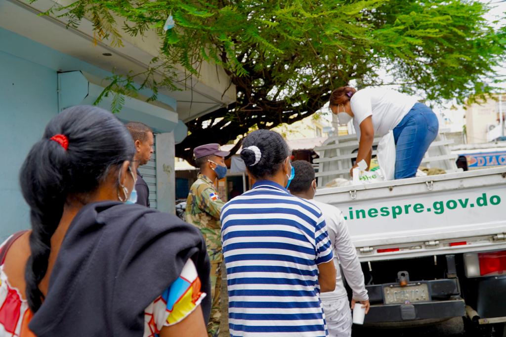 Bodegas móviles del INESPRE expenden alimentos a precios módicos en locaciones de Puerto Plata