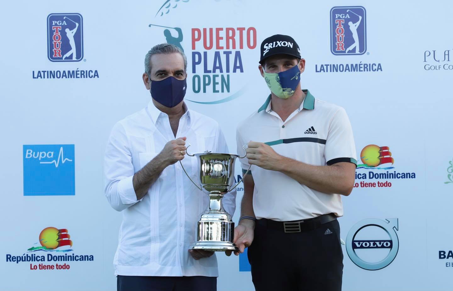 Abinader entrega copa al ganador del Puerto Plata Open PGA Tour
