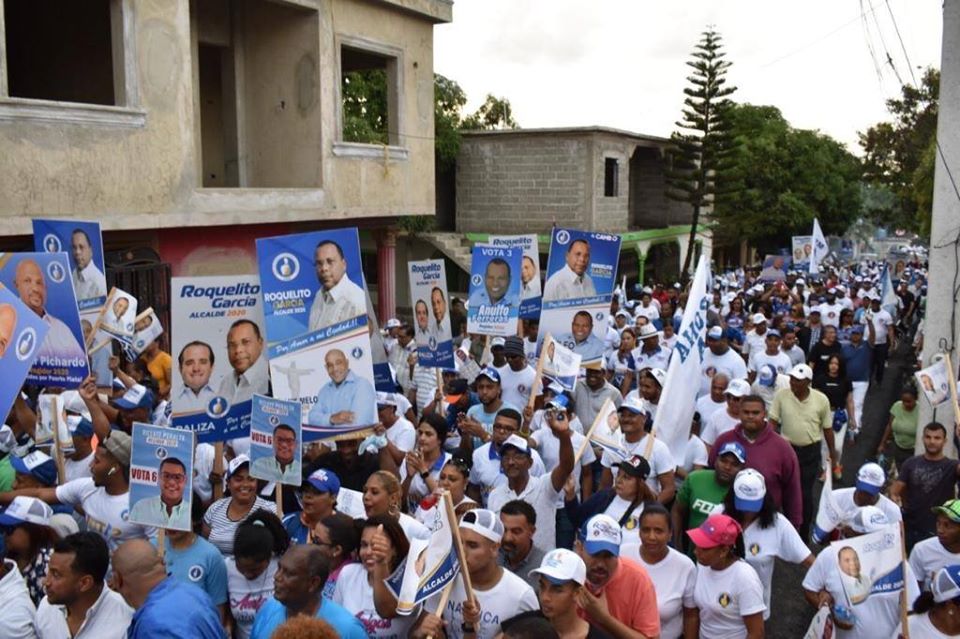 Candidato a la Alcaldía de Puerto Plata por el PRM realizan concurrida caminata en sectores comunidad San Marcos