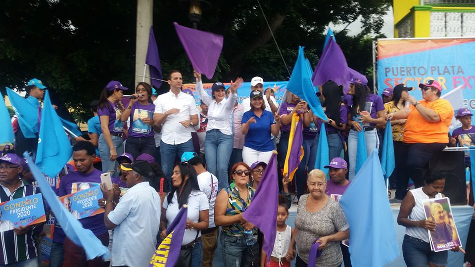Candidatos del PLD y aliados realizaron toque de banderas en avenida de Puerto Plata