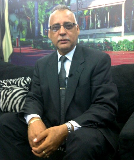 Denuncian Agresión a Periodista cuando Grababa daños a playa de Sosúa causados por fuerte oleajes