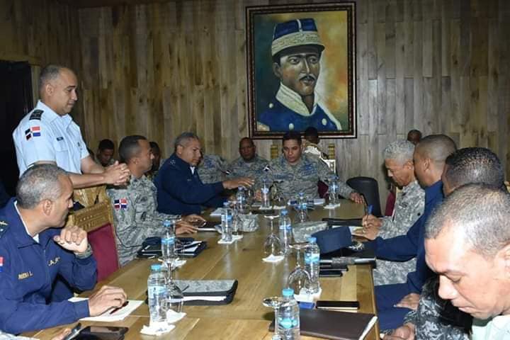 Altos mandos militares se reúnen para tratar seguridad recintos electorales en comicios municipales del 16 de febrero