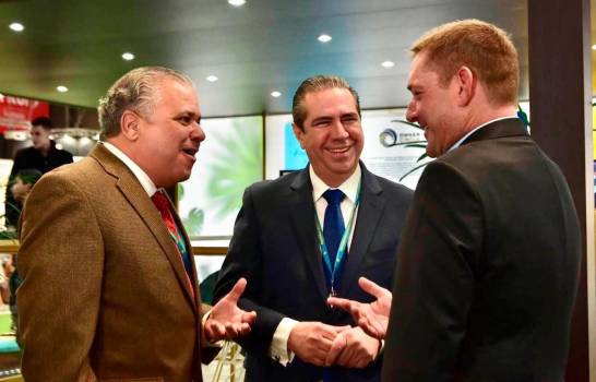 Empresa turística en Puerto Plata firma acuerdo con el más grande tour operador chino