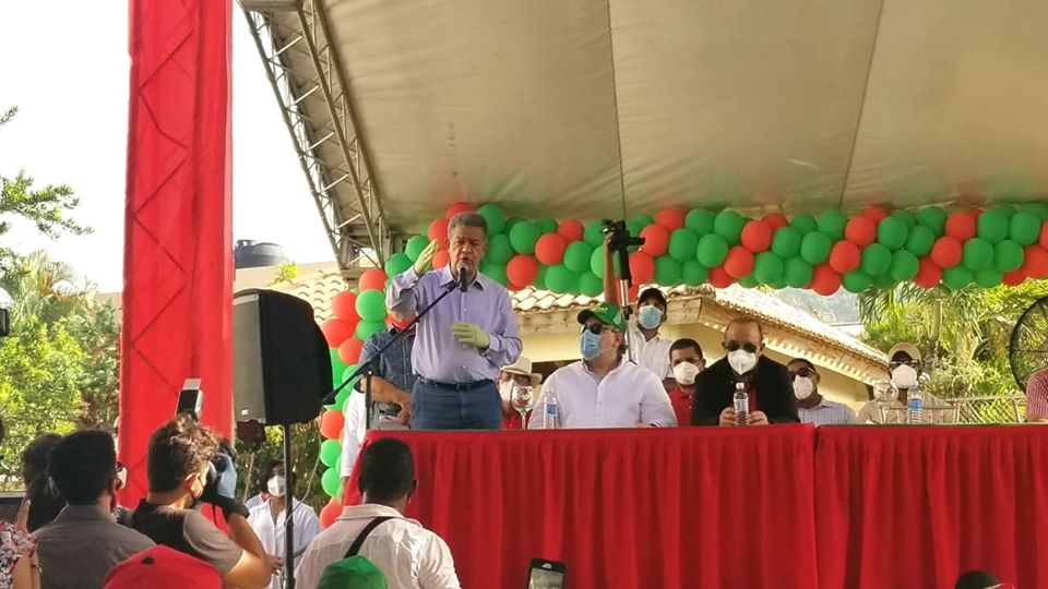 Leonel Fernández juramenta en la FP a exdirigentes peledeístas y de otros partidos en Puerto Plata
