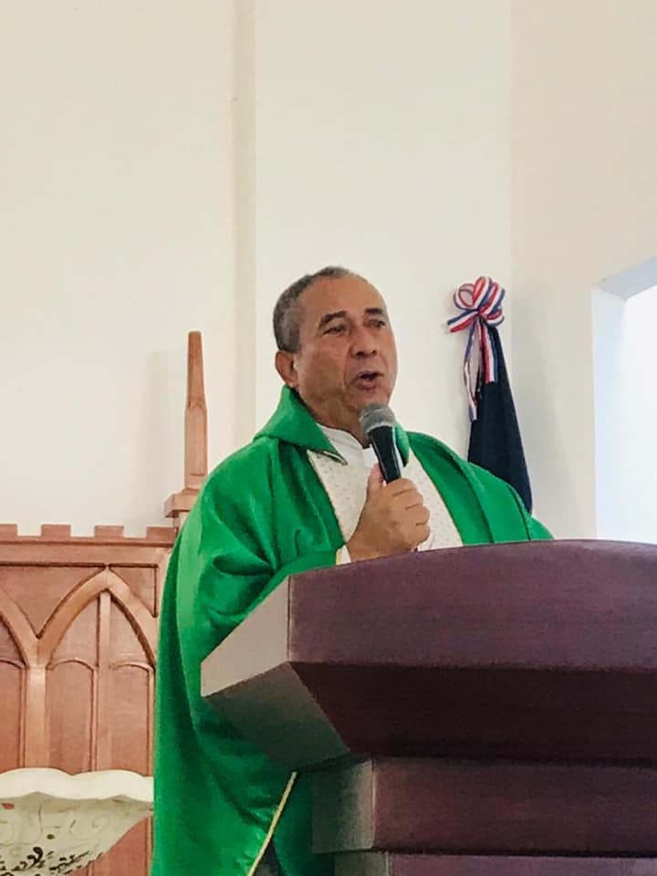 Sacerdote critica recursos del Estado en RD sean robados impunemente por funcionarios corruptos