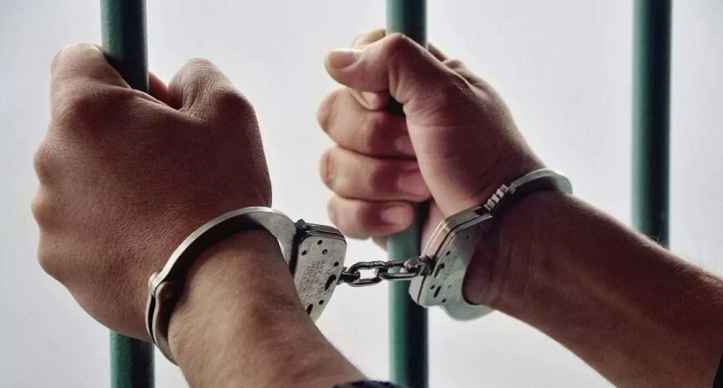 Prisión preventiva a tres hombres detenidos con cargamento millonario de cigarrillos en Puerto Plata