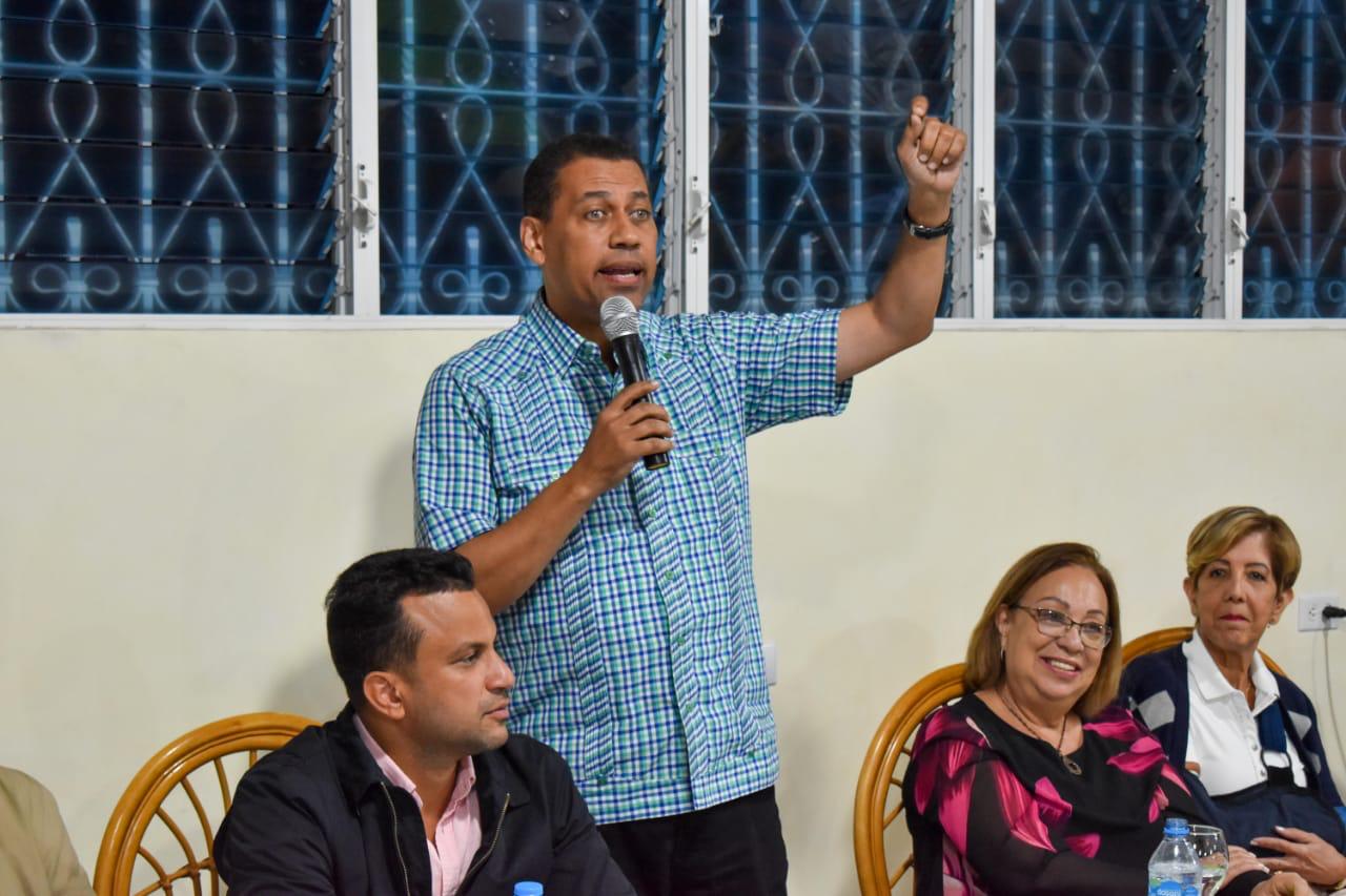 Dirigente político llama a puertoplateños a no votar por un alcalde que constantemente vive en escándalos de corrupción