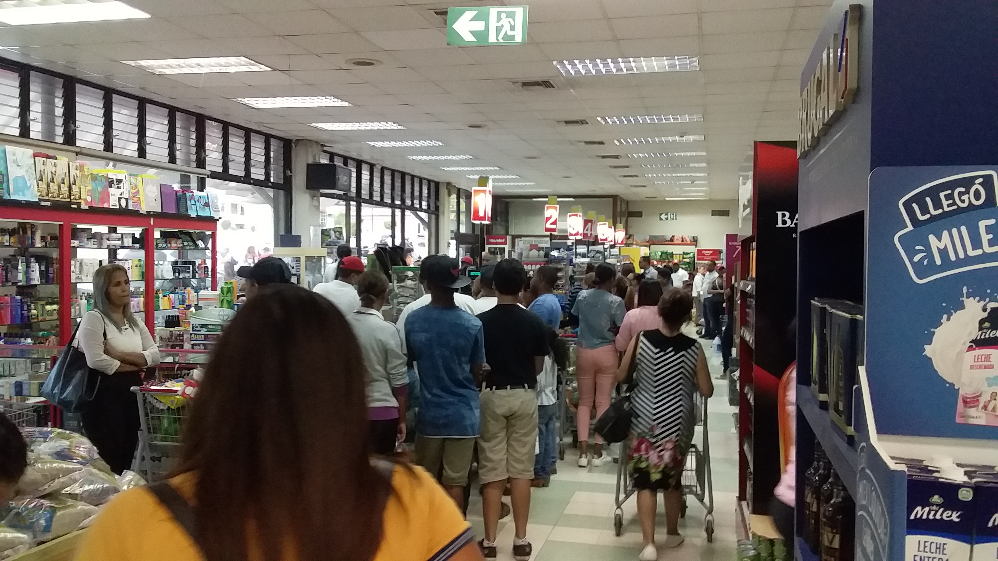 Ciudadanos abarrotan supermercados y farmacias en Puerto Plata ante “histeria popular” por el coronavirus