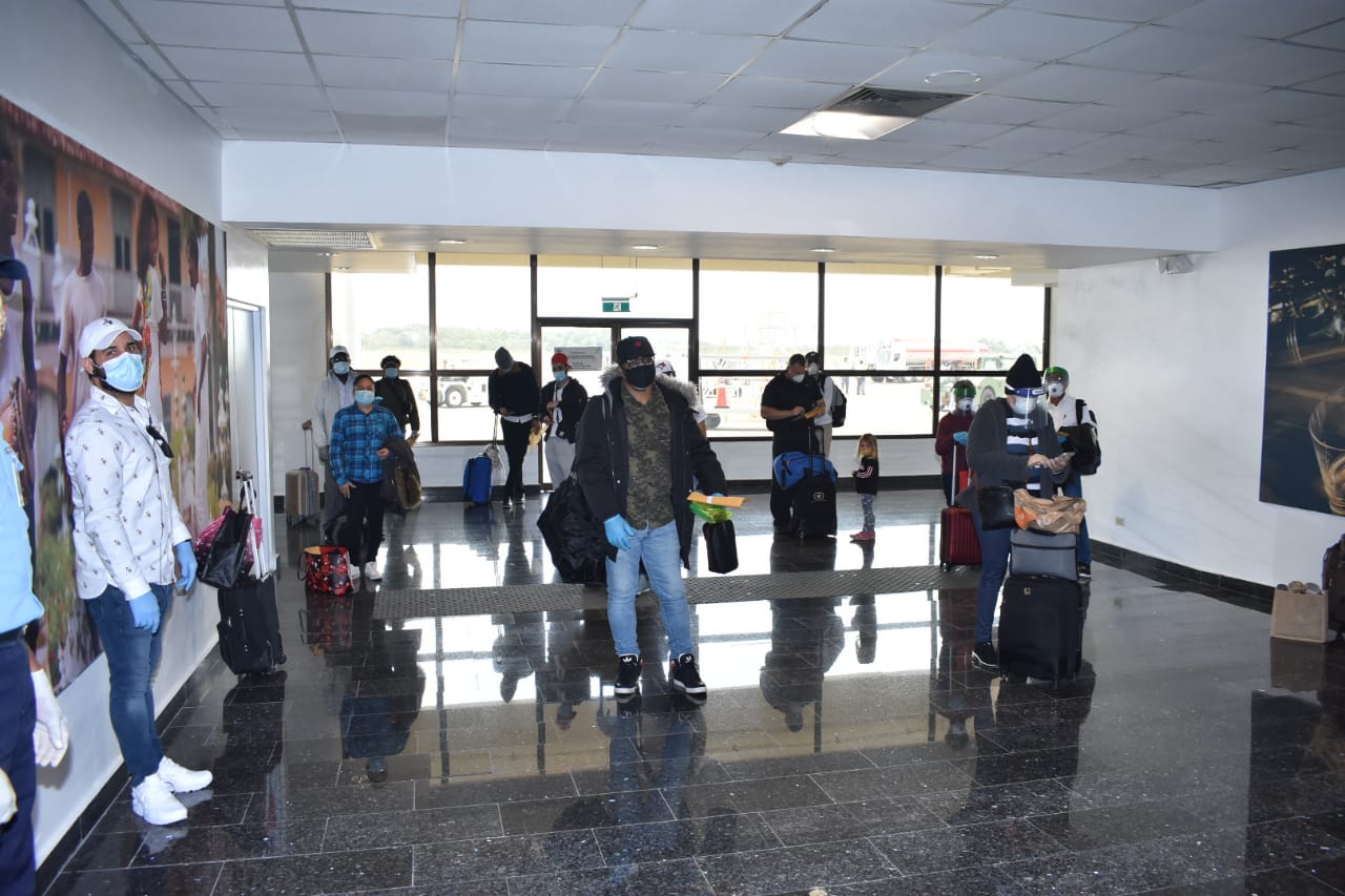 Arriban por terminal aérea de Puerto Plata 28 ciudadanos dominicanos estaban varados en Canadá