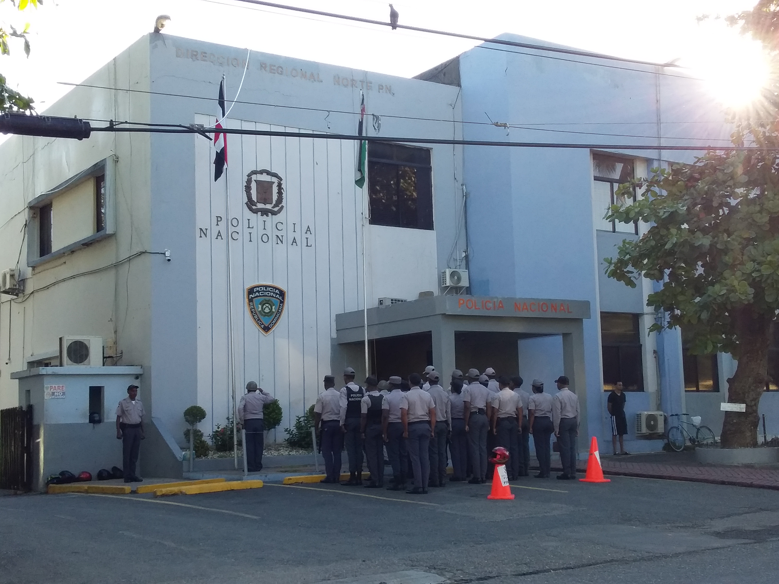 Apresan dos sujetos por posesión de marihuana y robar madera en de una vivienda en construcción