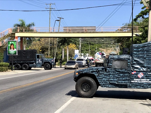 Tras quejas y críticas de ciudadanos retiran algunos retenes militares de las entradas de Puerto Plata