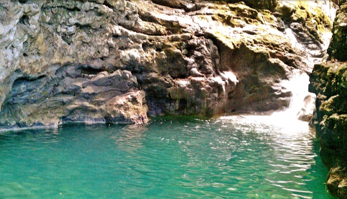  Joven resulta lesionado tras ser impactado por una roca en un balneario de Puerto Plata