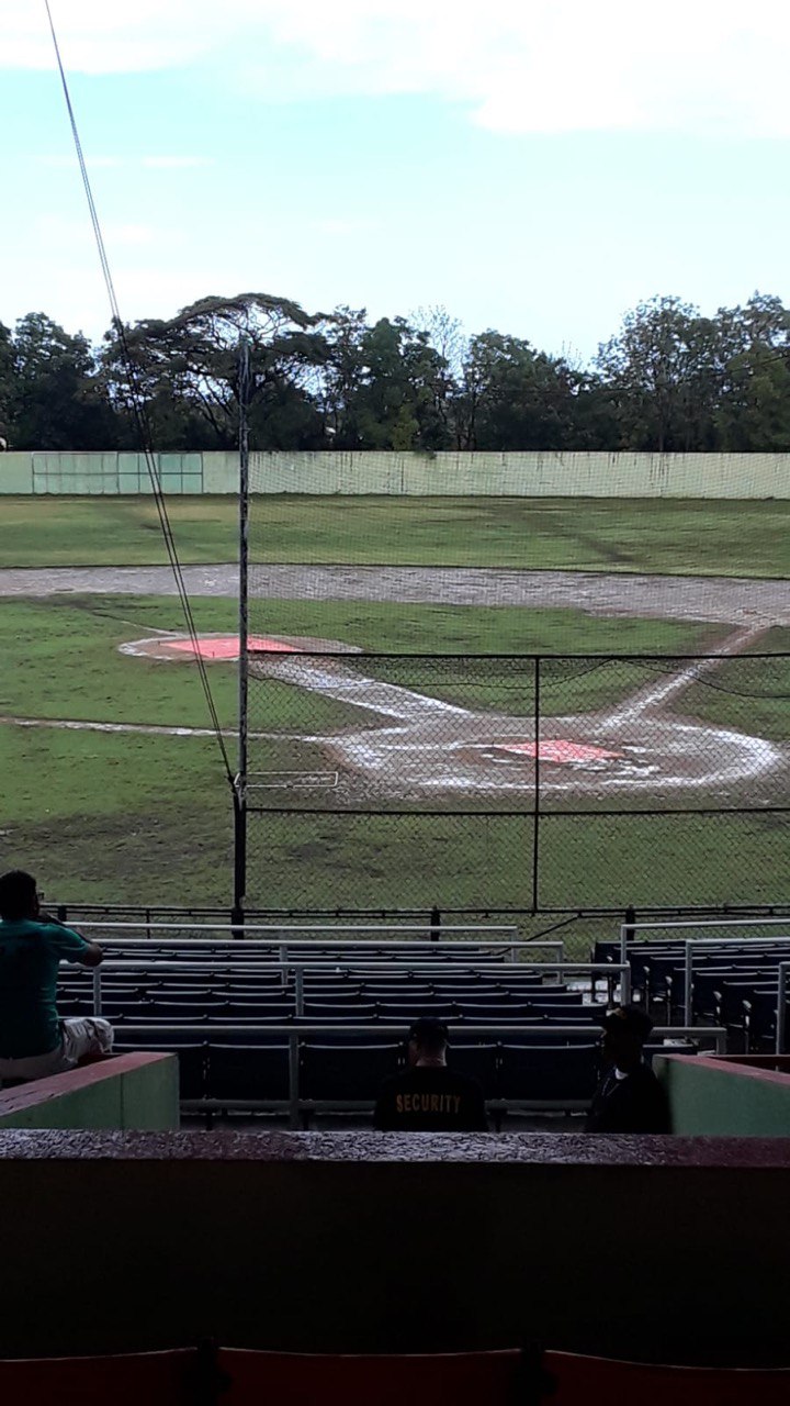 Suspendieron por lluvia partido de béisbol Liga de Verano entre Tiburones de Puerto Plata y Arroceros de SFM 