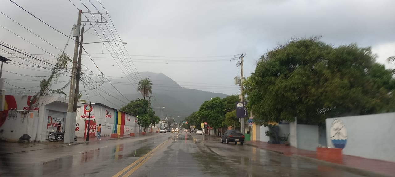 Chubascos, temperaturas agradables y oleajes anormales dominan clima en Puerto plata