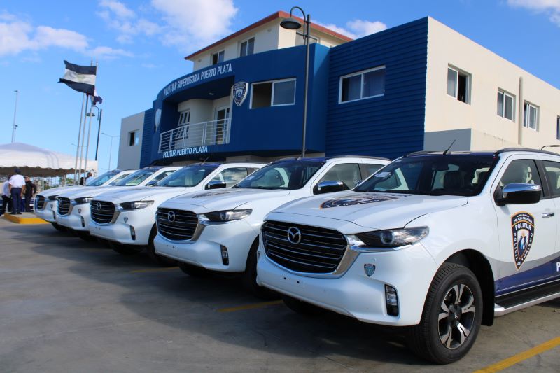 POLITUR entrega camionetas para reforzar labores de seguridad en destino Puerto Plata