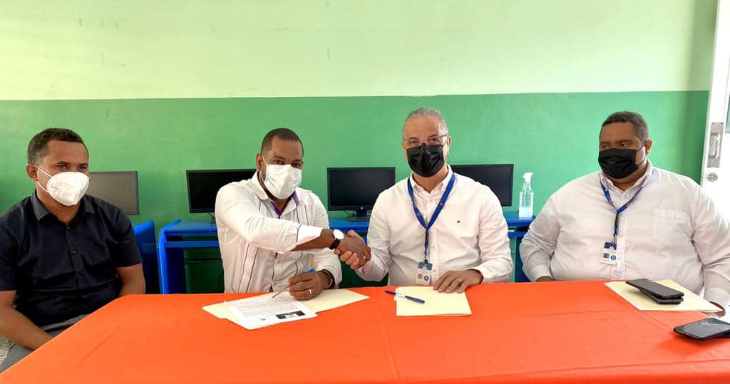 Dirección Provincial del Ministerio de Industria y Comercio en Puerto Plata firma acuerdo con Politécnico Rommel Cruz De León