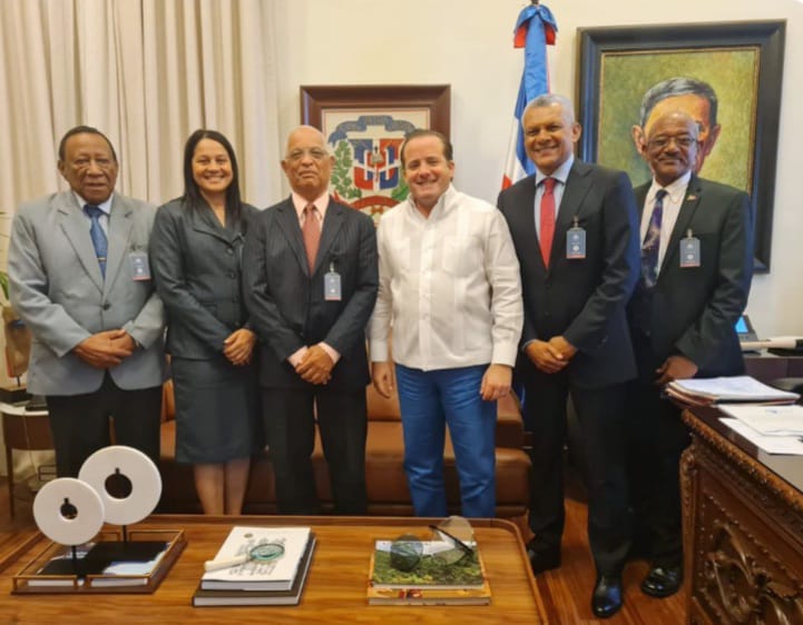 Ministro de la Presidencia recibe delegación Pabellón de la Fama del Deporte de Puerto Plata