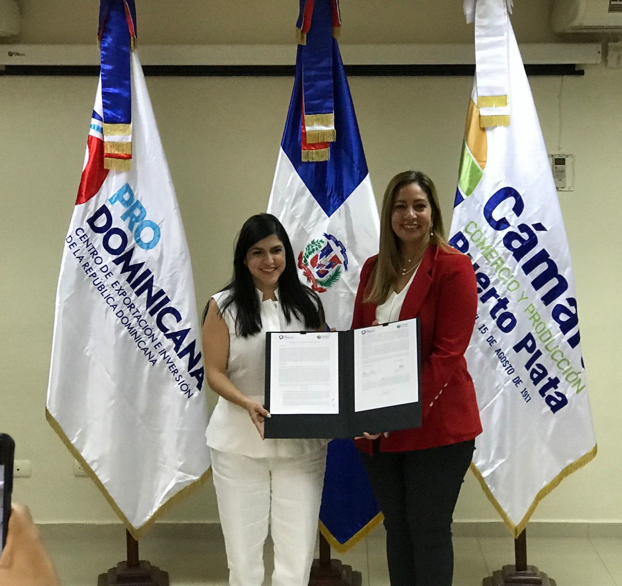 Cámara de comercio de puerto plata y prodominicana firman convenio de colaboración; dejan oficina instalada