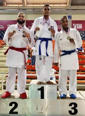 Karateca puertoplateño conquista medallas de plata y bronce en certamen internacional realizado en SD