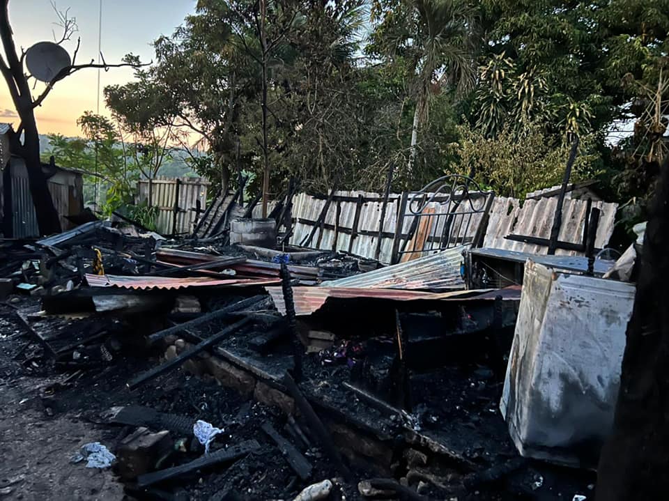 Incendios reducen a cenizas tres viviendas en Montellano y Luperón