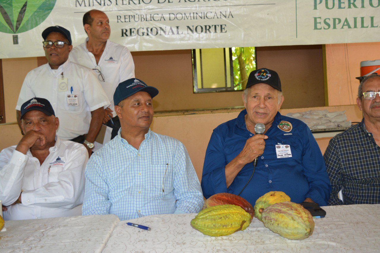 Ministerio de Agricultura y productores colaboran para aumentar estándares en la producción de cacao en Guananico.