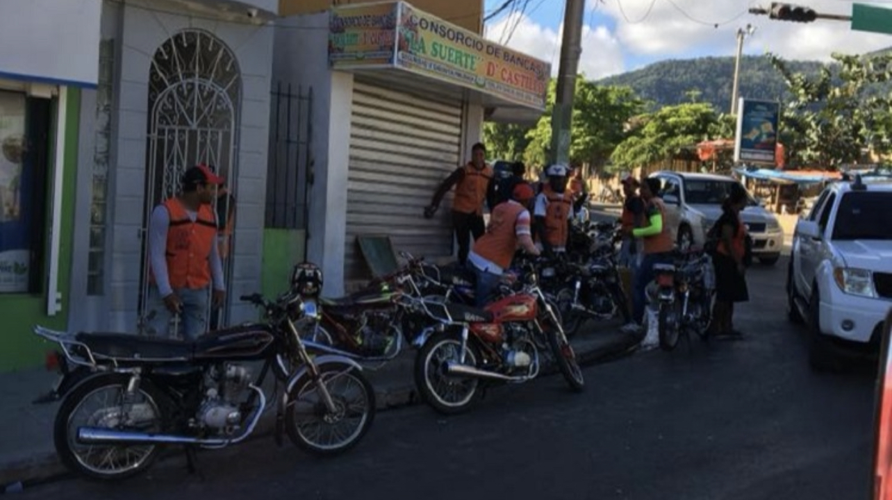 Ciudadanos se quejan por cobros excesivos y violaciones al tránsito que cometen motoconchos en Puerto Plata 