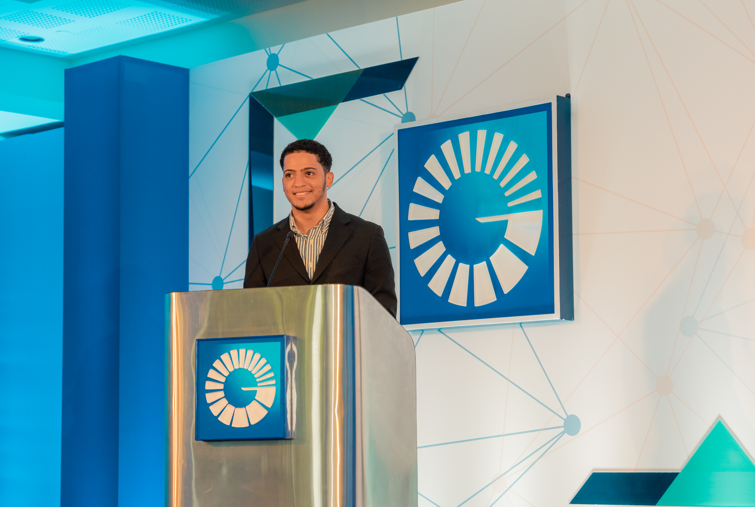  Banco Popular otorga becas de Excelencia Popular a jóvenes meritorios