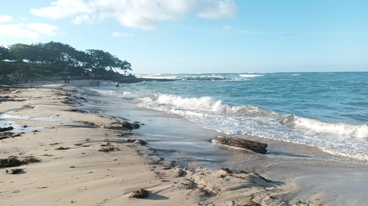 Se registran oleajes peligrosos en Puerto Plata exhortan a bañistas tener precaución en playas 