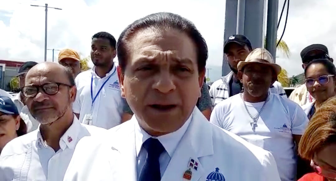 Ministro de Salud visita Puerto Plata, exhorta a ciudadanos actuar con prudencia y moderación