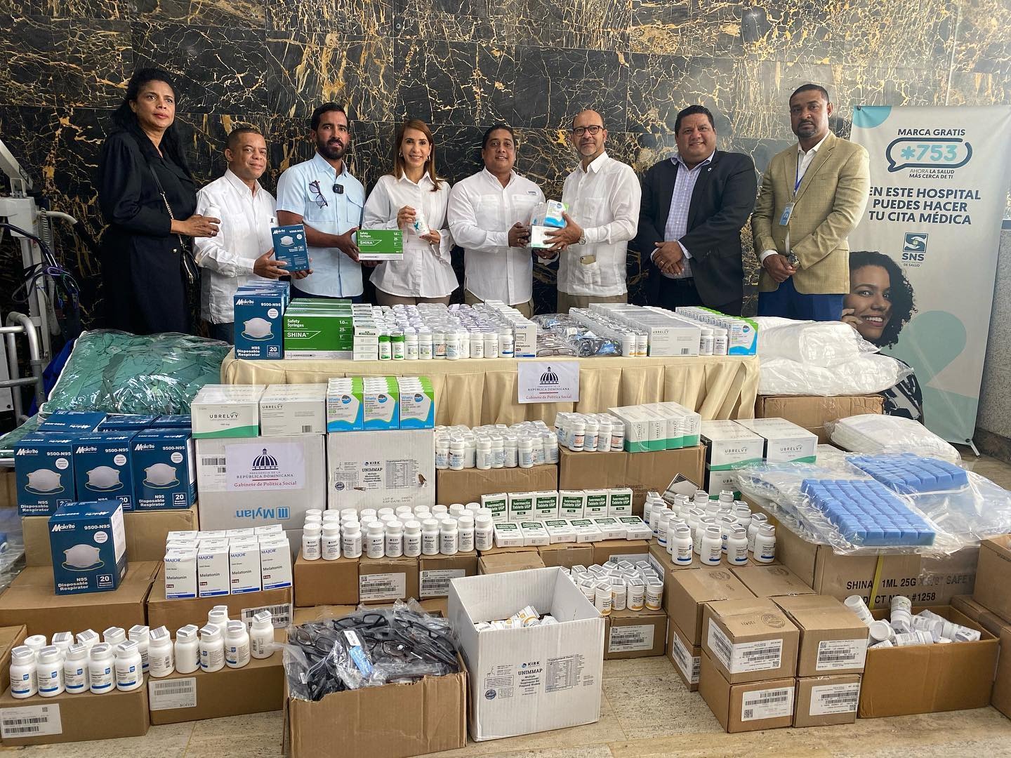 Entregan amplio donativo de medicamentos e insumos al Hospital Ricardo Limardo