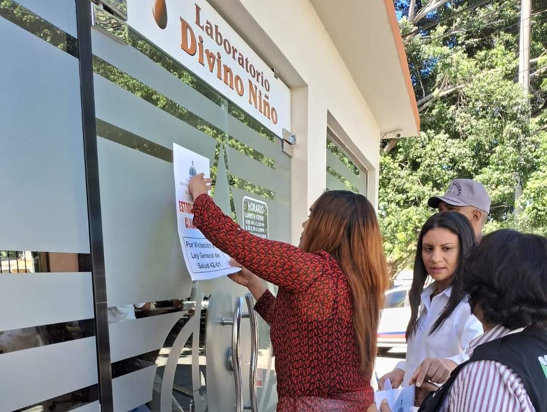 Cierran laboratorio clínico en Imbert no cumplía requisitos Ley General de Salud