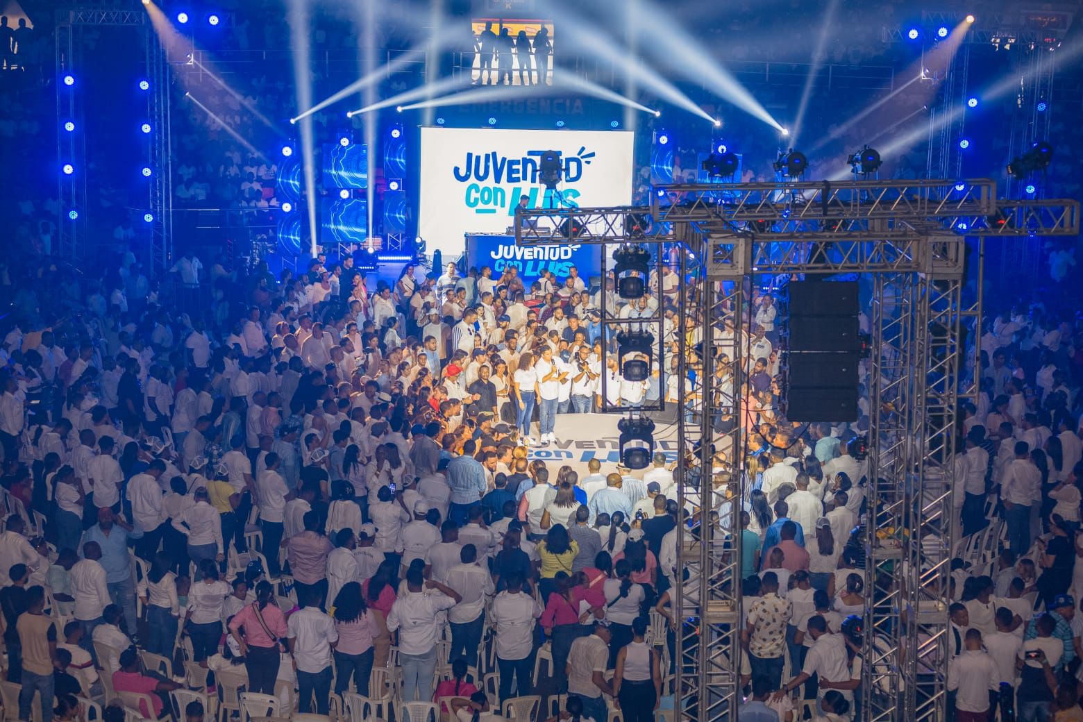 Jóvenes de todo el país se reúnen en Santiago para pedirle cuatro años más a Luis Abinader