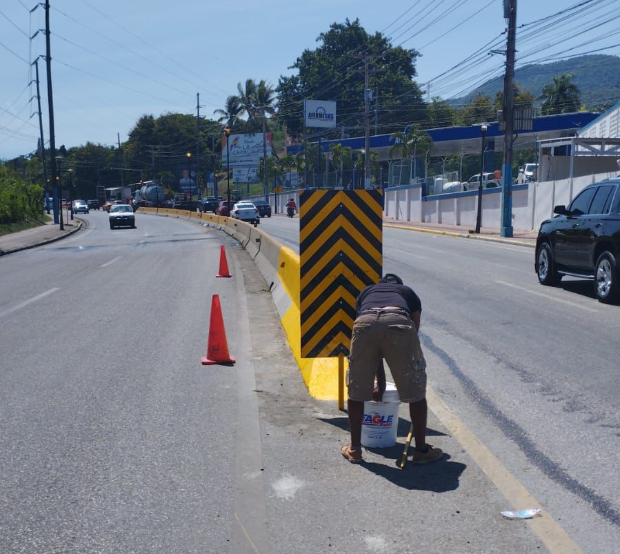 Ayuntamiento de Puerto Plata ejecuta jornada de señalización de calles y avenidas