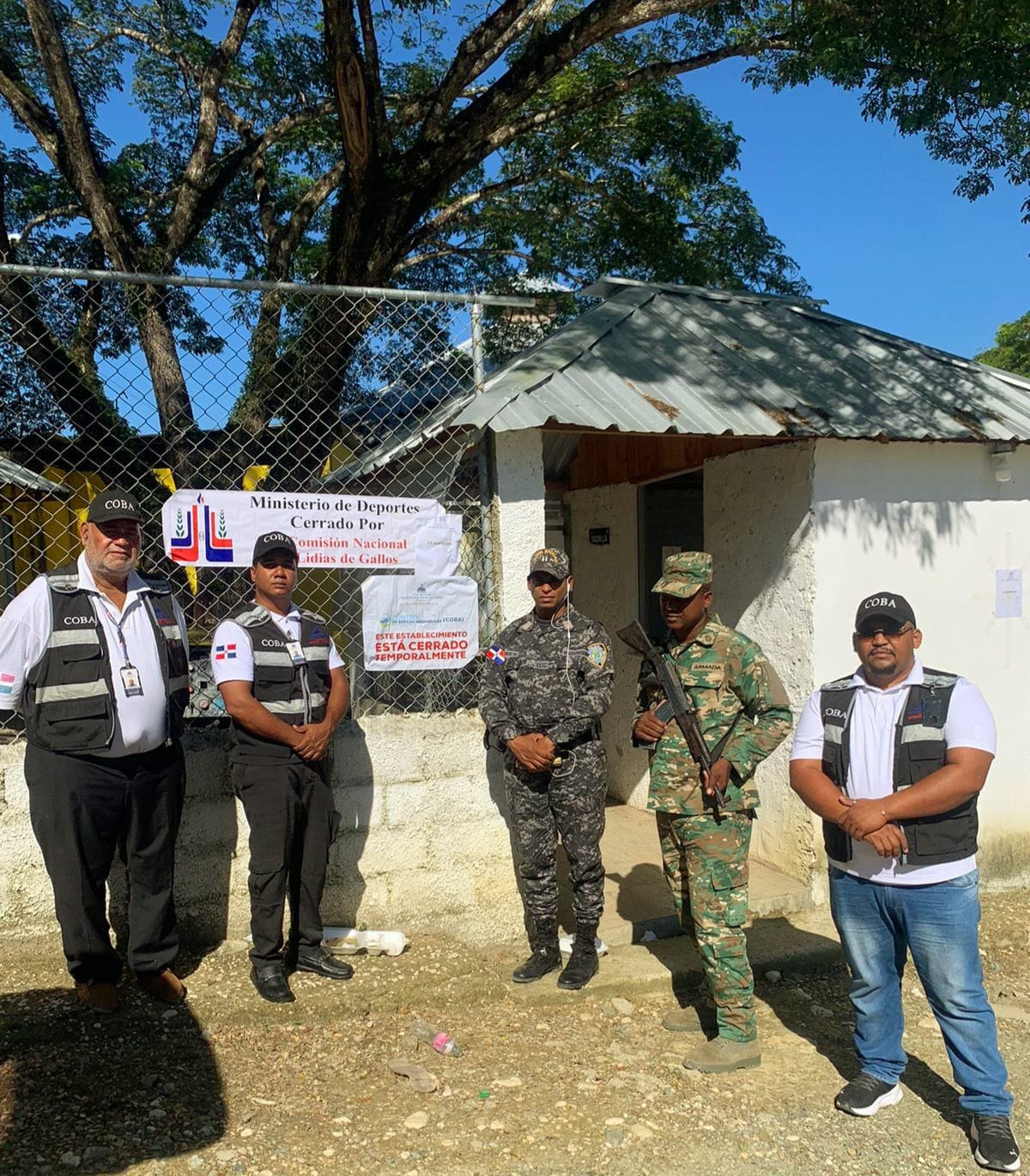 Clausuran gallera de Camú donde mataron hombre y encontraron vehículo con armas y pertrechos militares