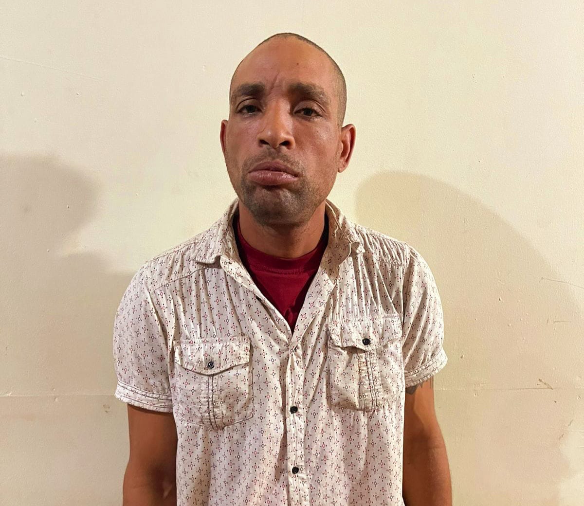 Arrestan en Sosúa individuo acusado de estafar a varios ciudadanos simulando una desgracia familiar