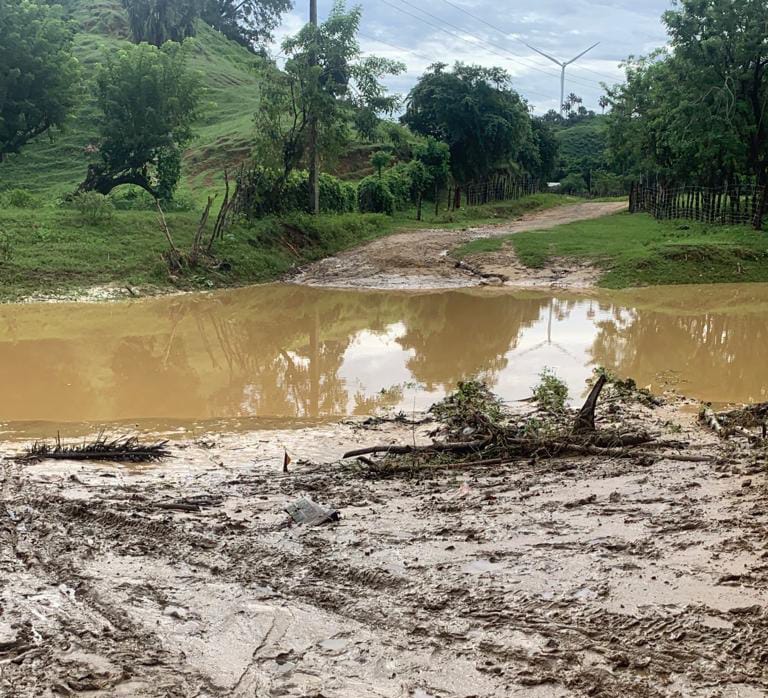 Lluvias causaron crecida de afluentes que incomunicaron a varias comunidades en parte Oeste de Puerto Plata