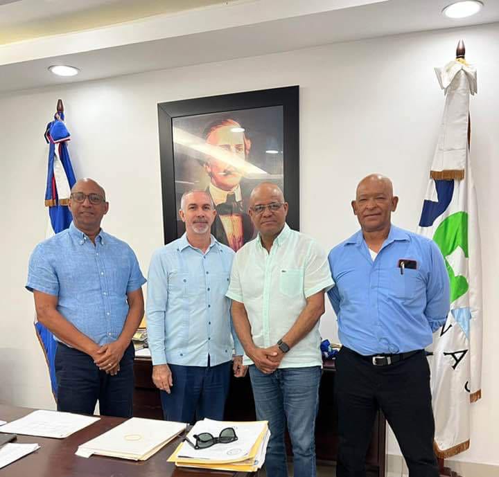 Colector de Aduanas garantiza que mudanceros traerán sus cargas a RD por muelle de Puerto Plata