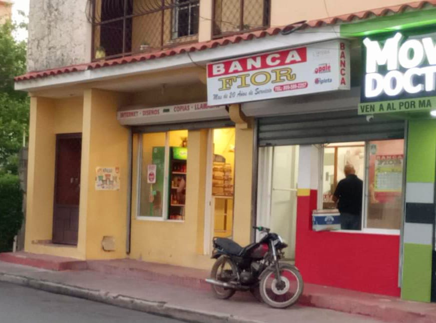 Dos delincuentes armados asaltan banca de lotería en Barrio Invi de Puerto Plata
