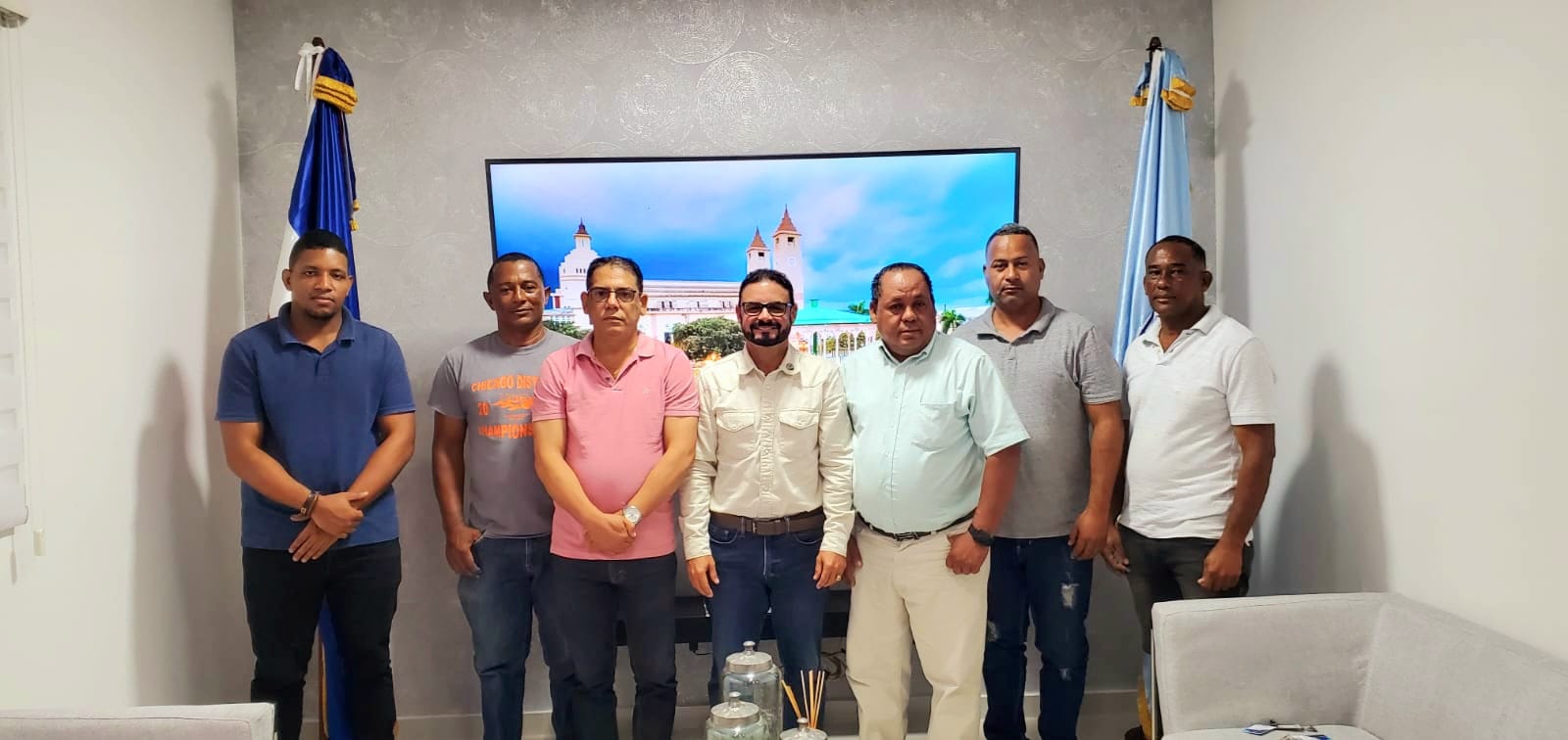 CORAAPPLATA y ASOVAGUA acuerdan regularizar tarifa camiones de agua en beneficio de la población