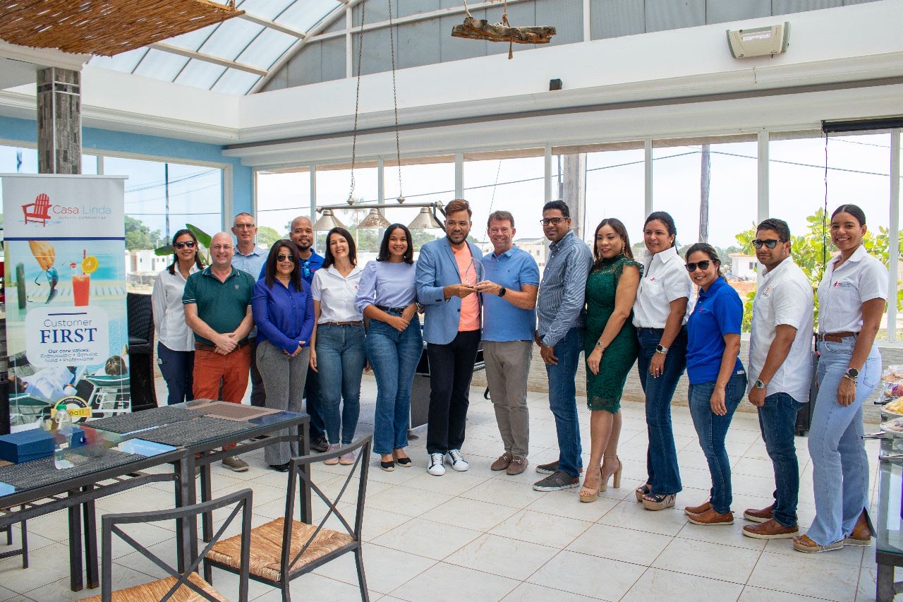 Distinguen a Casa Linda por sus aportes al turismo inmobiliario en Sosúa