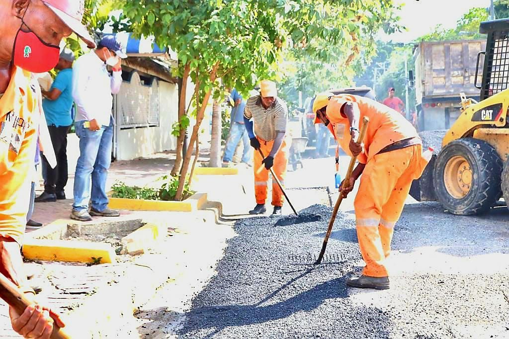 Obras Públicas y Cabildo Municipal inician programa de bacheo en vías de San Felipe de Puerto Plata