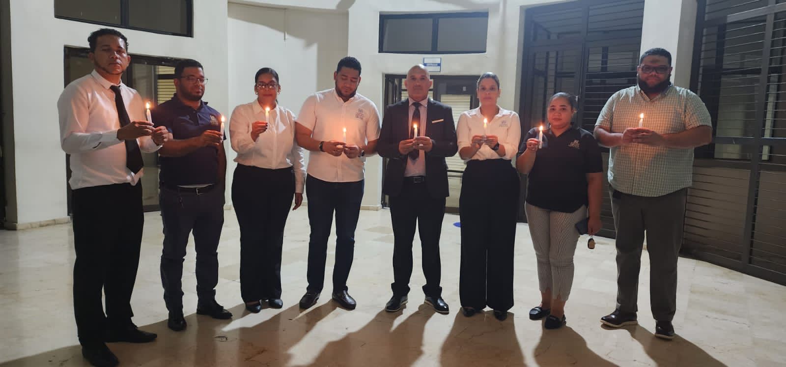 Grupo de fiscalizadores protestan en Palacio de Justicia de Puerto Plata, exigen ascensos a PGR