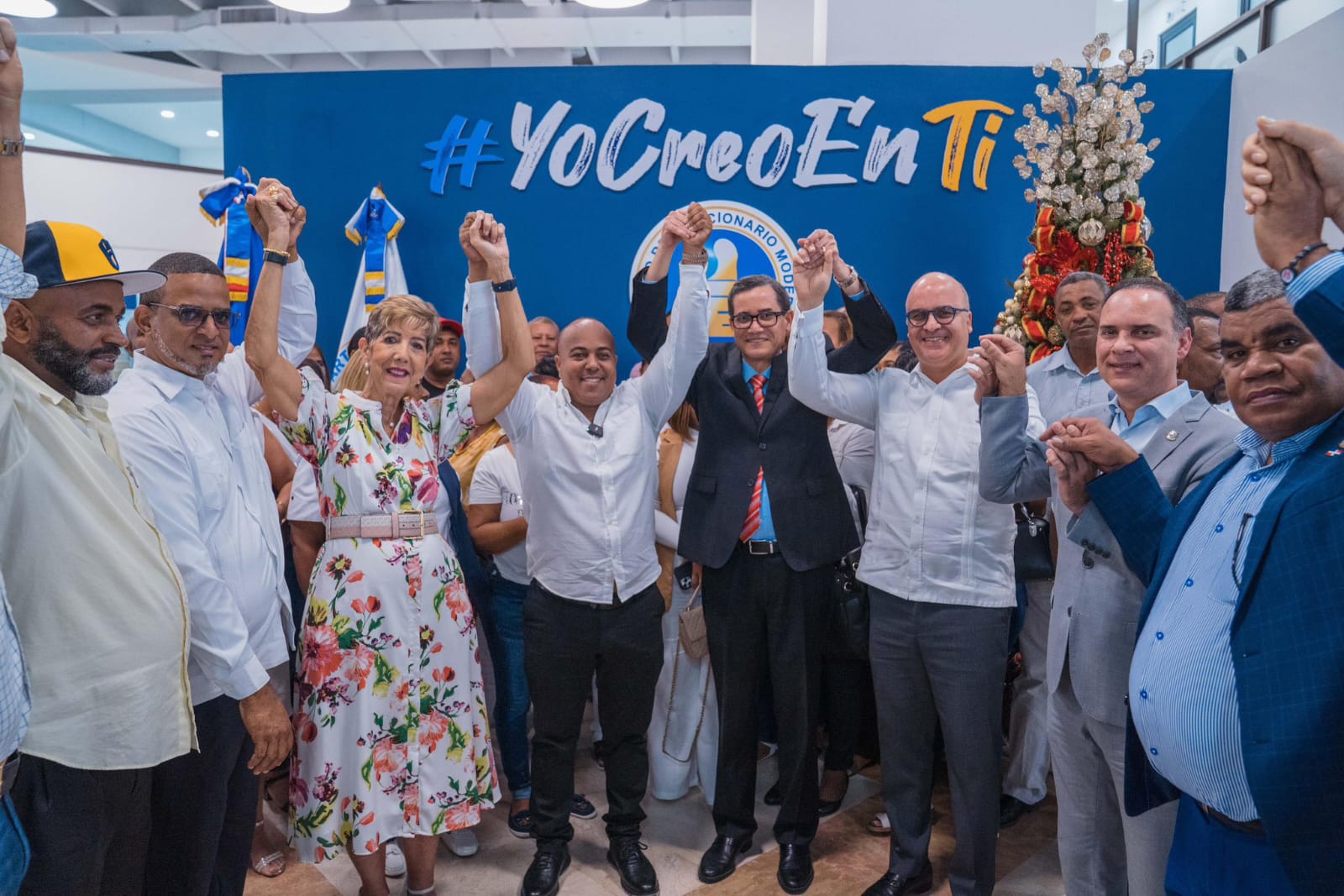 ¡La política Compay! Director distrital de Cabarete abandona PLD y se juramenta en el PRM