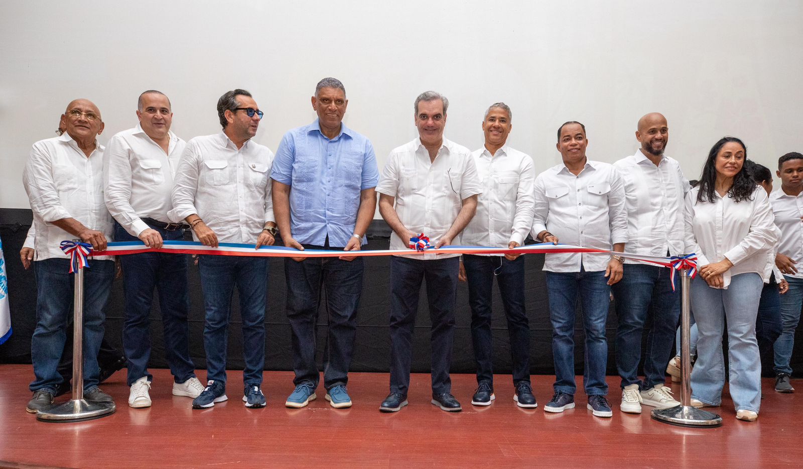 Presidente Abinader inaugura proyecto eléctrico en María Trinidad Sánchez que beneficia a más de 18,000 clientes