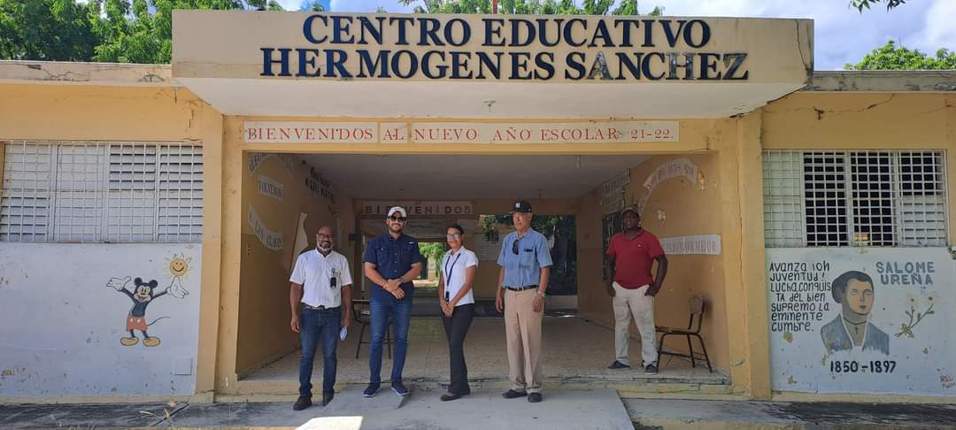 Demolerán vieja escuela agrietada en Estero Hondo para construir moderno centro educativo
